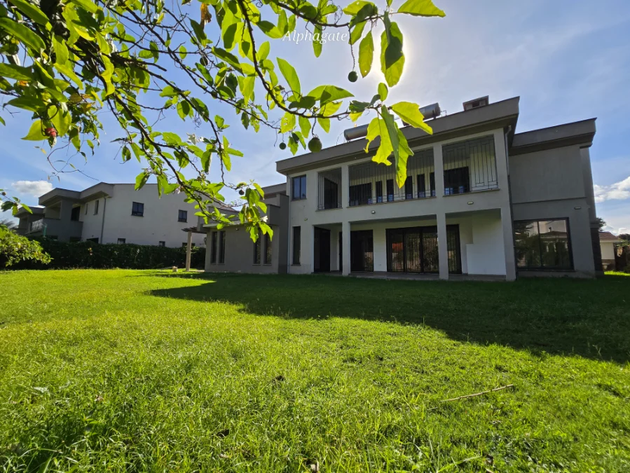 Luxury 5 bedroom townhouse in Lavington with private garden and only 3 units in the compound